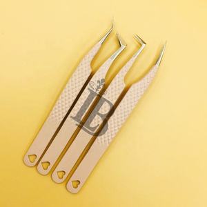 Pince à épiler pour extensions de cils Russian Volume, Mink, 65 degrés, manche cœur, pointe droite, style cœur, avec logo - Product Image 5