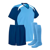 Celana Pendek Jersey Sepak Bola Poliester 100% yang Dapat Disesuaikan Lengan Pendek Kerah Bulat Nama/Nomor Tim Unisex Dewasa Performa Terbaik