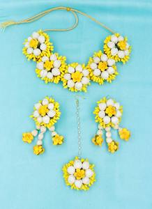 Handmade Pakistani Bridal Floral Jewelry Set Yellow Mehndi for Wedding and Haldi Includes Necklace Ring Earrings Tikka - Product Image 3