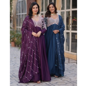 Vêtements ethniques à la mode robe Anarkali pour les occasions de mariage et de fête des femmes porter aux prix de gros de l'Inde - Product Image 1