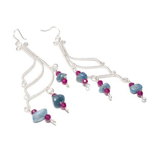 beGems Vente en gros Boucles d'oreilles créoles tendance en cuivre naturel motif aile d'ange pour femme, bijoux décontractés et éthérés - Product Image 1