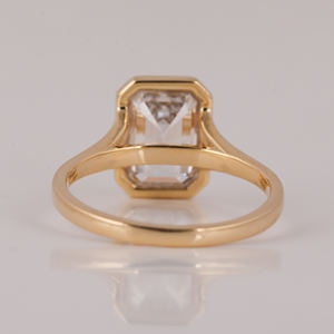 Bague de fiançailles en or massif 18 carats luxueuse avec lunette en diamant cultivé en laboratoire taille émeraude Bague cadeau de style tendance pour femme IGI - Product Image 3