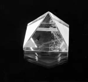 Pisapapeles de cuarzo transparente natural, piedra preciosa, pirámide de cristal artesanal para decoración de oficina y hogar - Product Image 1