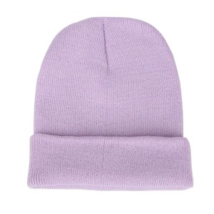 หมวกบีนนี่ถักอบอุ่นของผู้ชายพร้อมแผ่นหนังเทียมเลเซอร์แบบกำหนดเองหมวกสำหรับเดินทางมีสไตล์พร้อมคุณสมบัติเนื้อผ้าทั่วไป - Product Image 4