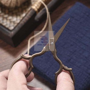 Ciseaux à broder professionnels Poignée fantaisie Ciseaux en acier inoxydable - Product Image 5
