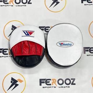 Mitaines de frappe en cuir de haute qualité et pads de frappe MMA avec logo personnalisé pour le kickboxing, le Muay Thai – Durables et protecteurs pour l'entraînement - Product Image 2