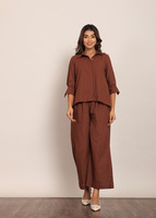 Ensemble coordonné marron uni style western pour femme, comprenant une chemise décontractée et un pantalon à taille naturelle, écologique et respirant, idéal pour l'été