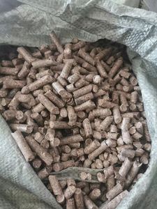 Granulés de bois certifiés EU/CE, haute densité, diamètre 6-8 mm, longueur 17,3 cm, disponibles en stock chez ENPLUSA1, en vente. - Product Image 6