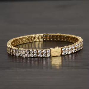 Bracelet de tennis Moisaanite élégant et abordable 4.50 MM Mise en page élégante en pierre complète avec fermoir sécurisé et aspect poli - Product Image 2