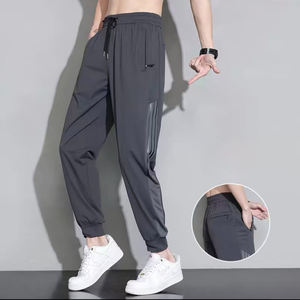 OEM conception de logo personnalisé hommes tendance pantalons longs polyvalents pantalons décontractés hommes tendance été mince glace pantalons de sport en soie - Product Image 2