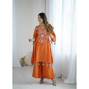 Ensemble deux pièces élégant et tendance The Perfect Match-Ensemble de cordons confortables: comprend un haut bien ajusté et un bas coordonné - Product Image 1