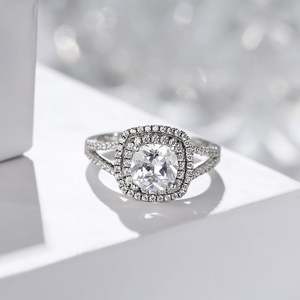 Bague de fiançailles Jeulia Halo en argent sterling avec taille coussin et tige fendue, tendance - Product Image 4