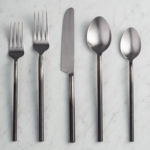 Ensemble de couverts en acier inoxydable miroir de haute qualité émail fini à la main multicolore par Axiom Home Accents - Product Image 6