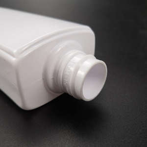 Bouteilles plates rectangulaires en plastique PET blanc personnalisées de 120 ml (4 oz) et 250 ml (8 oz) avec pulvérisateur à pompe, impression sérigraphique, pour shampoing, gel douche, à presser - Product Image 5