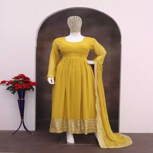 Conjunto de Pantalón, Vestido y Dupatta de Georgette VASTRA COTTAGE para Mujer, Bordado con Lentejuelas, Largo Completo, Diseño Étnico para Fiestas - Product Image 4