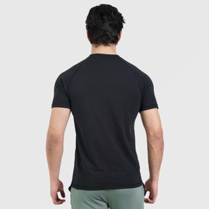 T-shirt à manches courtes en tricot épais noir à motif uni avec impression graphique compressée par sérigraphie et méthodes d'impression par sérigraphie - Product Image 2