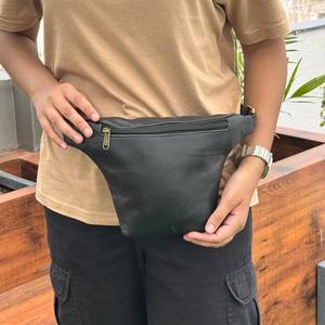 Riñonera de cuero de grano completo hecha a mano, bolsa de viaje de cuero genuino, riñonera con correa ajustable de calidad superior para Unisex - Product Image 5