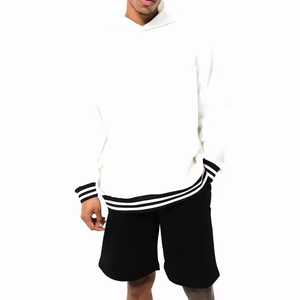 Sudadera con capucha de aspecto deportivo con conjunto de pantalones cortos de ajuste cómodo perfecto para entrenamiento, al aire libre y uso diario conjuntos de sudadera y pantalones cortos para hombres - Product Image 4