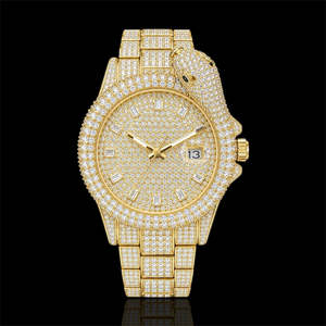 Reloj Analógico para Hombre con Movimiento de Cuarzo Japonés de 42 mm, Chapado en Oro con Diamantes, Diseño King Cobra - Product Image 1