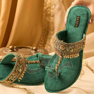 Nouveau style, vente en gros, confortable, Kolhapuri, fabrication artisanale, chaussures pour femmes, dessus en velours, tendance de la mode, imprimé, antidérapant - Product Image 3