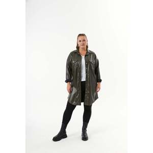 Chemise tunique oversize en similicuir pour femme RMG, couleur kaki, avec fermetures à boutons pression et fentes latérales, haut tendance grande taille pour un usage décontracté - Product Image 5