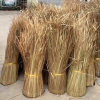 Panneau de tuile de paille rouleaux de toiture de chaume d'herbe naturelle rouleaux de couverture en gros feuille de palmier rouleaux de chaume pour tiki hut bar bâtiment