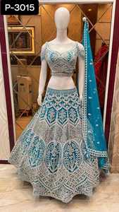 Qualité mariage mariée et fête porter lourd broderie travail Lehenga Choli pour dames porter lourd papillon Net Lehenga Choli - Product Image 2