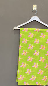 Tissu en coton vert lime : Tissu imprimé à la main avec des motifs d'oiseaux et de fleurs, vendu au mètre - Product Image 2