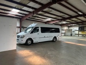 Autocaravana clase B Airstream Interstate 3500 Lounge 2016, usada con cuidado. - Product Image 5