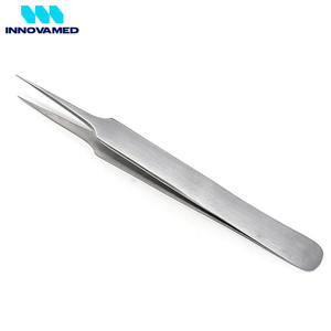 Ensemble de pinces à cils imprimées avec logo personnalisé en acier inoxydable ton argent, fait à la main 4 pièces par Innovamed Beauty Use Eyelash Extensions - Product Image 4