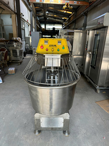 Commercial Bakery Commercial Dough <b>Mixer</b> 25Kg Capacity Electric <b>Mixer</b> Power 3Hp <b>Bread</b> Machine Kien an Manufacturer - Product Image 4