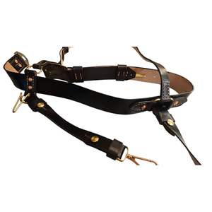 Este es un cinturón Sam Browne británico negro con una correa para el hombro. - Product Image 4