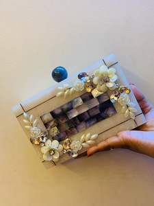 Pochette élégante HF Industries Real Touch Round Horn, faite à la main, style animalier, design de luxe pour les fêtes et les mariages - Product Image 2