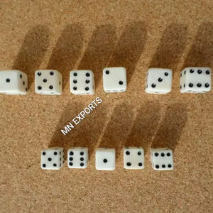 Nouveau design, haute qualité, artisanat naturel en os de buffle, dés de jeu cubiques durables style ange avec taille personnalisable - Product Image 5