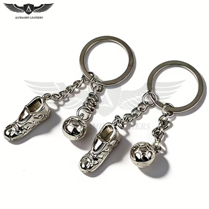 Porte-clés en métal avec ballon et chaussure de football, porte-clés pour les amateurs de football, cadeau pour les fans de sport, accessoire en alliage de zinc durable - Product Image 1