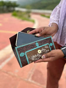 Nouvel arrivage de portefeuille sculpté usiné à la main portefeuille élégant en cuir de fourrure de vachette multi-usages portefeuilles en cuir occidental - Product Image 6