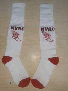 Chaussettes de sport personnalisées avec logo, en polyester/nylon, tricotées, imprimées numériquement, blanches et rouges, pour le basketball, le yoga, le cyclisme - Product Image 1