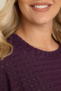 Haut pour femme en tissu texturé violet foncé, à couture fendue, ample, imprimé estival, écologique - Product Image 5