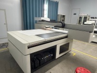 Imprimante jet d'encre UV numérique automatique nouvelle génération 1413L 1440Dpi avec tête d'impression Epson I3200 pour l'impression d'emballages cadeaux, de bouteilles de vin et de thé