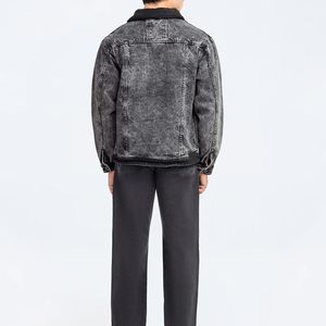 Veste en jean d'hiver sur mesure en gros pour hommes, position du logo sur le devant réglable, streetwear en coton, couleur et logo personnalisés - Product Image 2