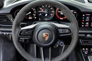 Porsche 911 Carrera 4 GTS Cabriolet 2023, Transmisión Manual de 7 Velocidades, Motor Turbo de 6 Cilindros y 473 hp, Tracción en las Cuatro Ruedas, Color Gris Ártico, Sin Modificaciones - Product Image 6