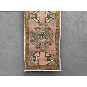 พรมตุรกี 1.7x3.1 ฟุต (53x94 ซม.) สีชมพูลายจุด พรมวินเทจ - Product Image 1