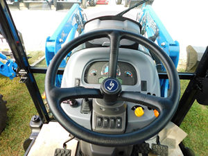 TRACTOR LS MT347 CON CABINA Y CARGADOR EN VENTA - Product Image 4