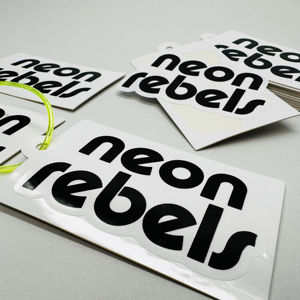 Etiqueta colgante funcional personalizada, etiqueta oscilante, tarjeta de etiqueta impermeable de laminación PP brillante en blanco y negro - Product Image 1