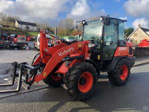 Chargeuse sur pneus Kubota R640, moteur diesel Euro5/EPA, pompe Kawasaki, moment de charge élevé, haute efficacité, équipement de construction durable. - Product Image 2