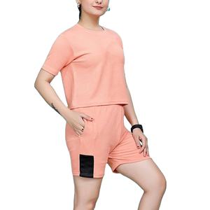 Conjunto de 2 piezas para mujer, hecho a medida, 100% algodón, con efecto deslavado, estilo oversized, con logo impreso personalizado. - Product Image 2