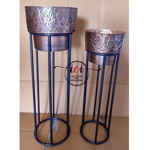 Vente chaude Nouvelle Arrivée Mur De Fer Décoratif Martelé Jardinières avec Support Tailles Personnalisées Finition Unique pour la Décoration De Mariage - Product Image 1