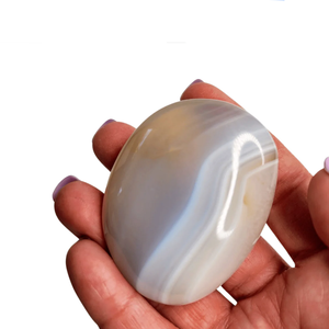 Piedra de Palma de ágata gris de cristal, piedra preciosa Natural curativa, Guijarro de cuarzo tallado elaborado a partir de otros cristales - Product Image 6