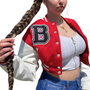 Vente en gros de veste universitaire recadrée de style vintage pour femmes avec logo personnalisé Nouvelle veste de baseball universitaire personnalisée à la mode pour femmes - Product Image 1