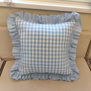 Funda De Almohada tejida a rayas con bordes con volantes Característica desechable y lavable - Product Image 1